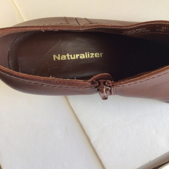 Naturalizer Brown Leather Heeled Loafers 9M  90s Minimalist Slip-On Shoes - Picture 16 of 16